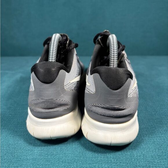 Size 9.5 - Women’s Nike Free Rn Flyknit shoes - Picture 2 of 8